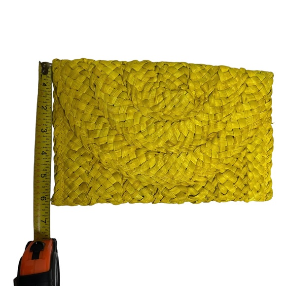 NEW Womens Solid Color Straw Magnetic Clutch Bag in bright yellow - Picture 7 of 8